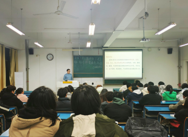 一手抓核心素质既让学生有接受智能时代新科技挑战的才能