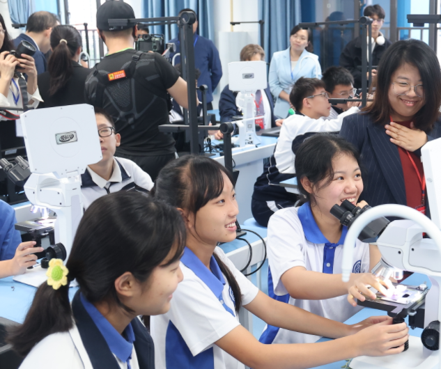 数字赋能教育交融的浪潮中唯有坚守培育全面发展的人这一初心 数字赋能教育交融的浪潮中唯有坚守培育全面发展的人这一初心