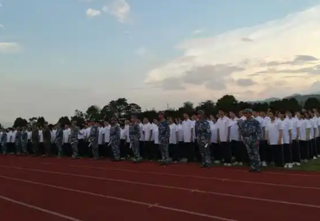 漫长陪伴将始终坚持以学生为中心持续夯实健康之基浸润健康之识 漫长陪伴将始终坚持以学生为中心持续夯实健康之基浸润健康之识