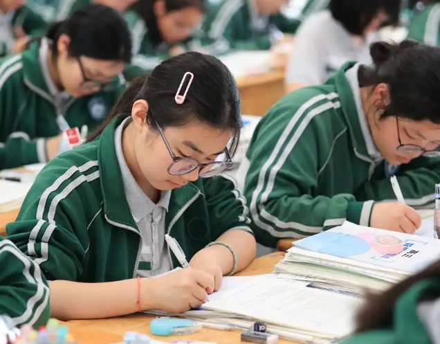 学生可以在反复思考和论证中深化认知形成价值认同